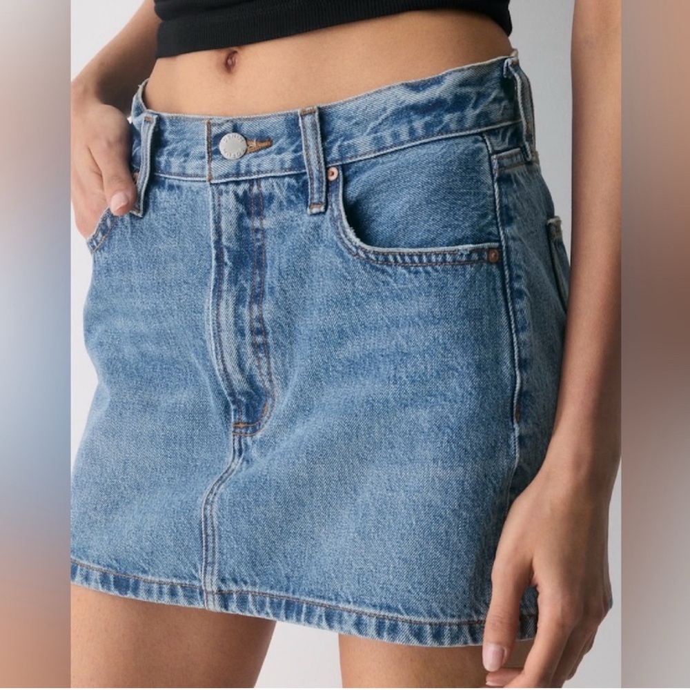 Aritzia Denim forum The 90sā Ricci Skirt Blue denim mini Skirt Size 27